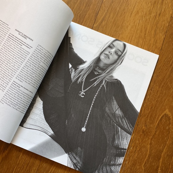 Chanel magazine 2022 issue 23 Margot Robbie Emmy nominated - Picture 4 of 7